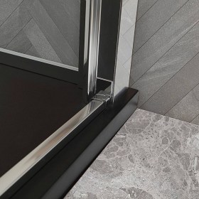 Dettaglio profilo cromato box doccia scorrevole ad installazione rapida 